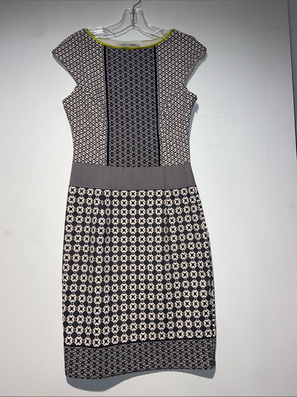 Maggy London Geometric Print Sheath Dress Size 4 Black White Lime Accent